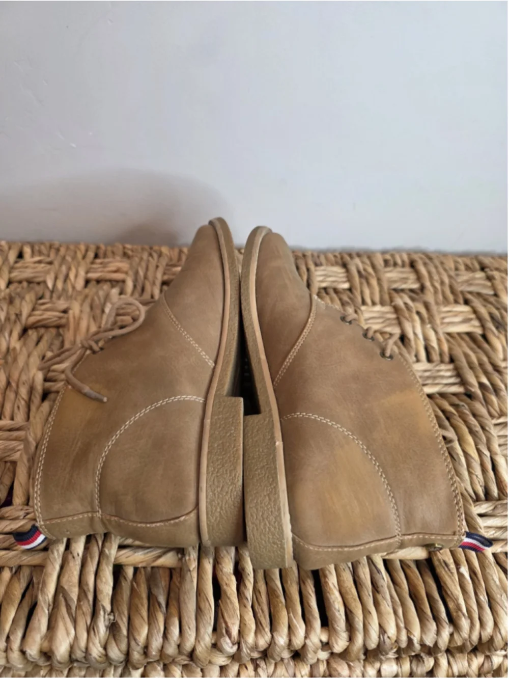 Tommy Hilfiger Benay Chukka Boots Tan Faux Leather Lace Up Size 9M - Read